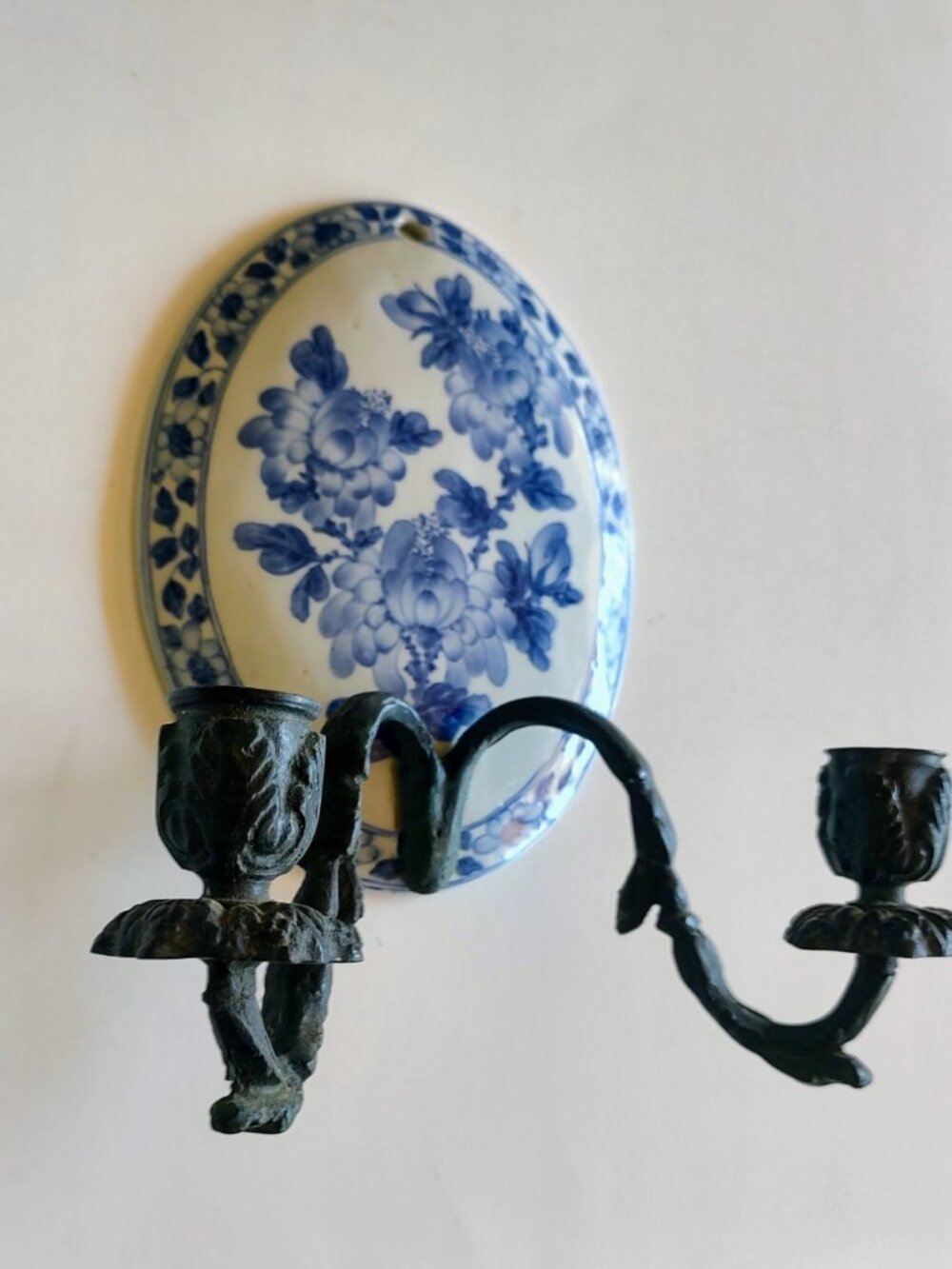 Rare Vintage Maitland Smith Oval Candle Sconce - Blue Floral Chinoiserie Delft - Picture 9 of 10
